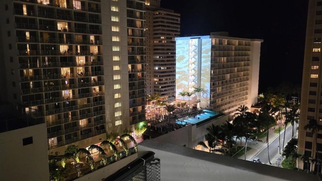 Waikiki Condo 2 Bedrooms 2 Bathrooms With 1 Free Parking Space Honolulu Exteriör bild