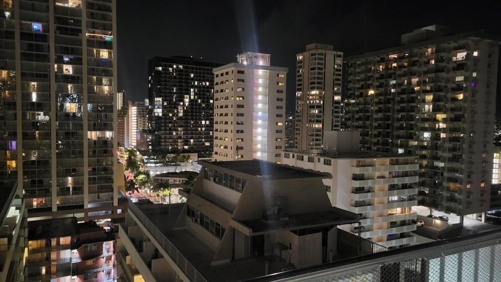 Waikiki Condo 2 Bedrooms 2 Bathrooms With 1 Free Parking Space Honolulu Exteriör bild