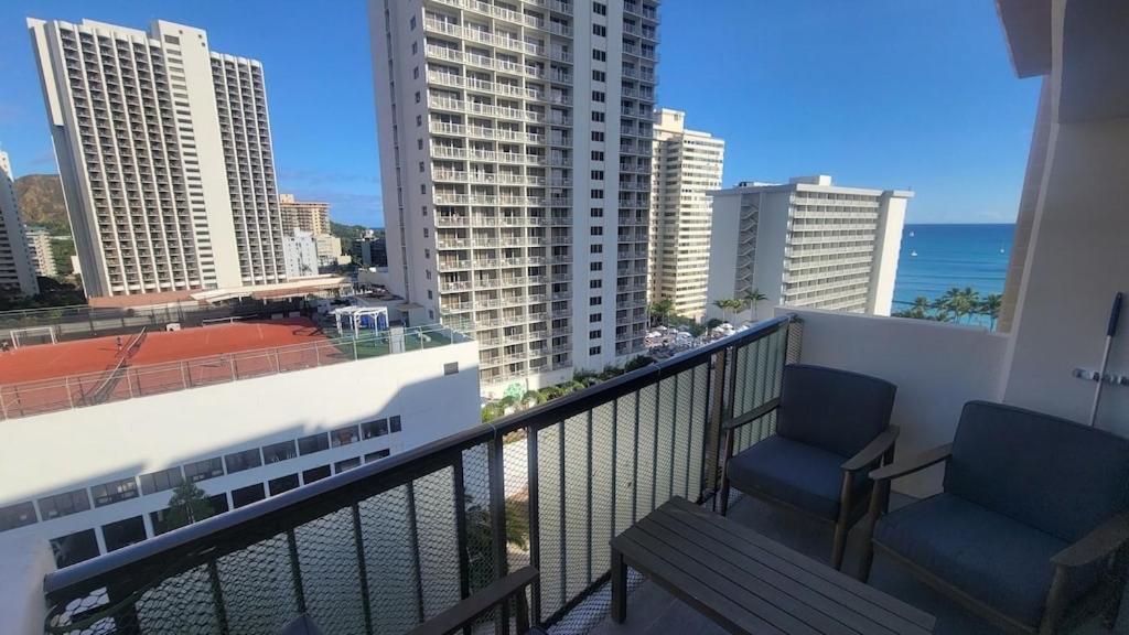 Waikiki Condo 2 Bedrooms 2 Bathrooms With 1 Free Parking Space Honolulu Exteriör bild